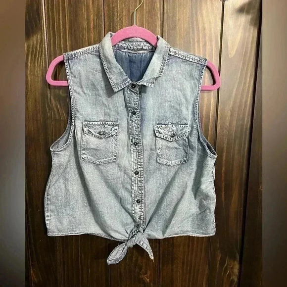 Hippie Laundry Denim Tie Knot Crop Top. Size: XL - Picture 2 of 7